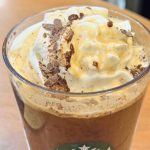 第1位 【スタバ新作】クッキーを浸す!? 1杯900円でも納得?アフォガート風フラペチーノが斬新すぎて沼る