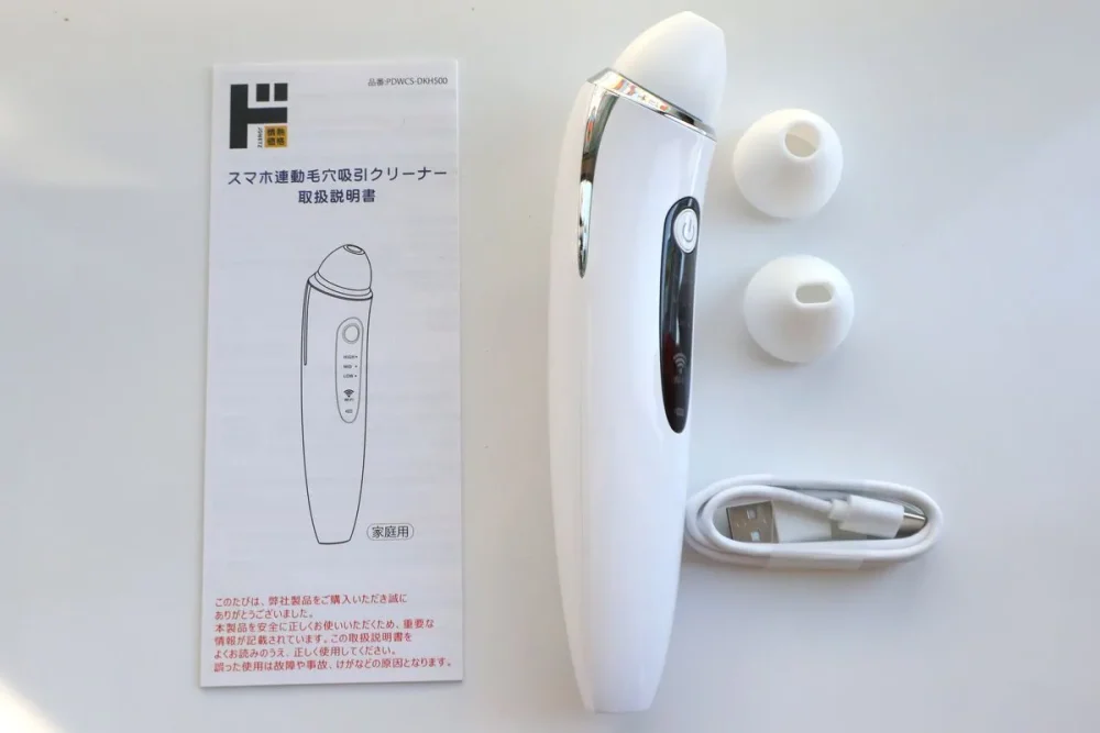 第1位　「ドンキのおもしろ美容家電」スマホ画面で自分の毛穴を確認しながら…角栓まで取れる!? “毛穴まる見えクリーナー”は大丈夫？ぶっちゃけレポート