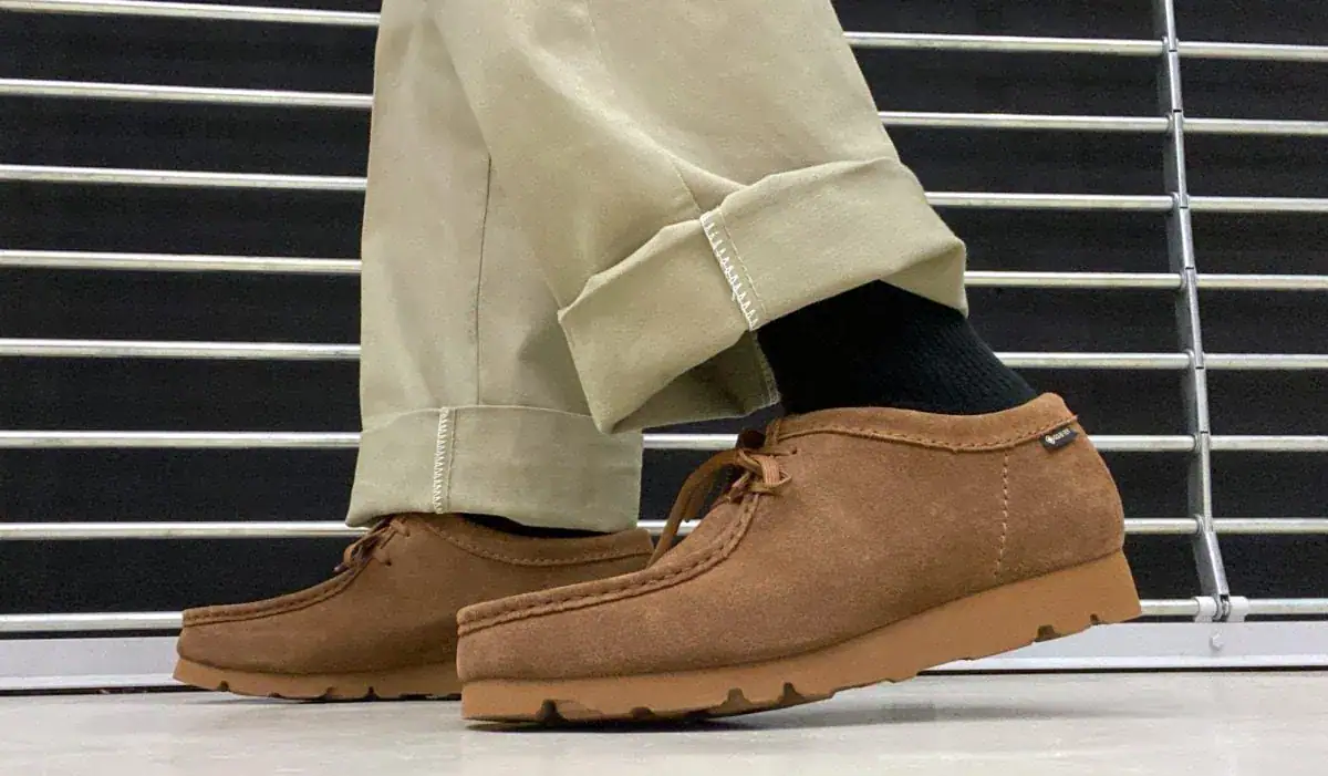 第3位 【クラークス】雨でも雪でも履ける万能レザー靴!ゴアテックス搭載で進化した傑作「ワラビー GTX」をエディターが試し履き