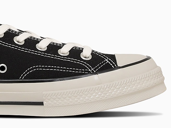 経年変化したような外観を再現するトウキャップ・テープの艶出し加工