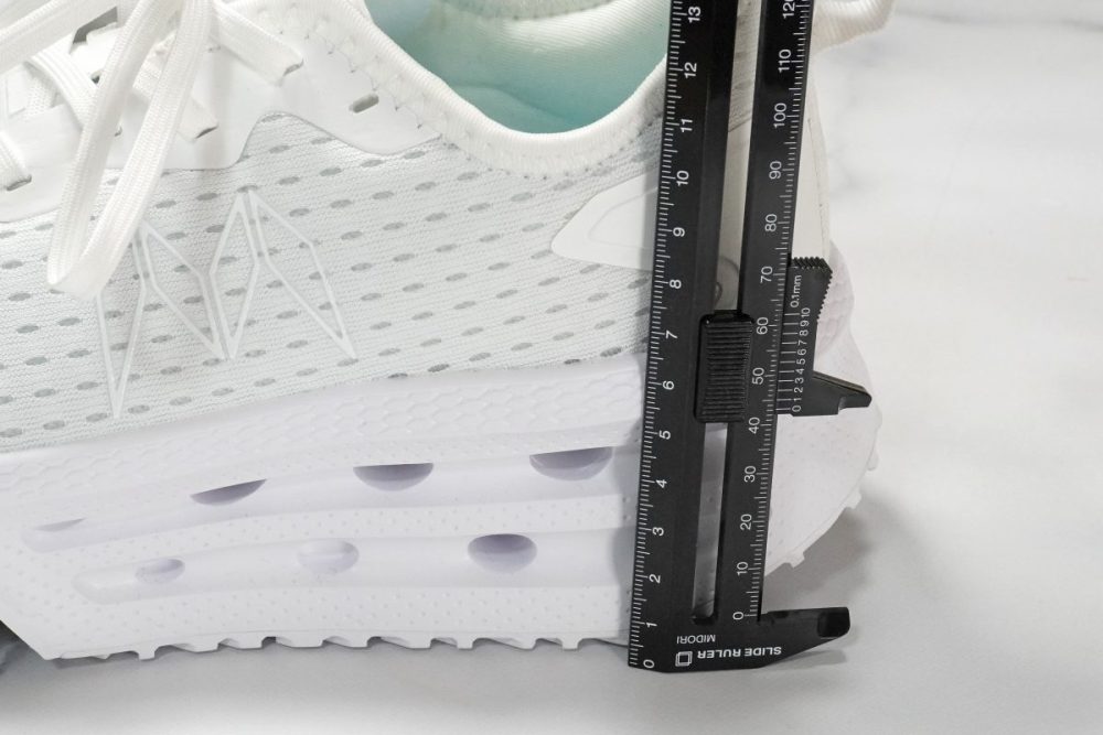 ワークマン「マンダムフライギアドライランチャー」のソールの高さを計測