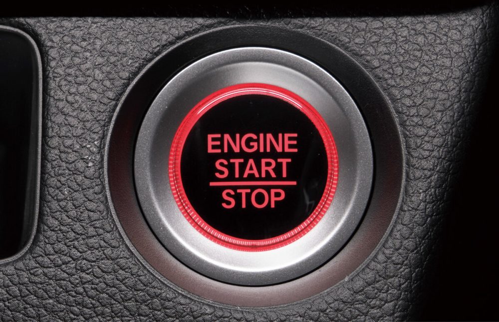 「G」および「L」グレードには、急アクセル抑制機能とプッシュエンジンスタート/ストップスイッチを採用