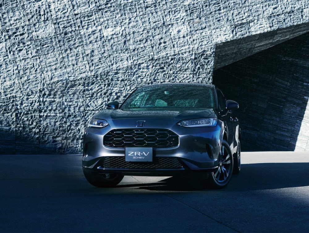 ホンダの人気クロスオーバーSUV「ZR-V」が一部改良。従来より好評の特別仕様「ブラックスタイル」に加え、街でもアウトドアでも映える特別仕様「クロスツーリング」を新たに設定