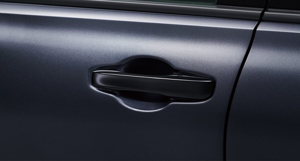 アウタードアハンドルもクリスタルブラック・パールを採用