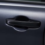 アウタードアハンドルもクリスタルブラック・パールを採用