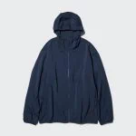 ユニクロ「ポケッタブルUVカットパーカ/NANODESIGN」￥3,990