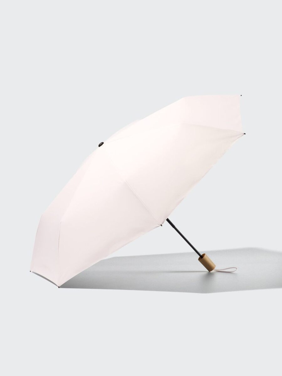 ユニクロ「UVカットコンパクトアンブレラ遮熱」￥2,990