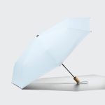 ユニクロ「UVカットコンパクトアンブレラ遮熱」￥2,990
