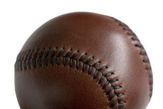 【WBCロスな大人へ】熱闘の余韻を飾る一生モノ！名門ガンゾ「革の野球ボール」が美しすぎる