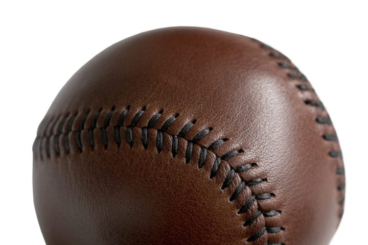 【WBCロスな大人へ】熱闘の余韻を飾る一生モノ!名門ガンゾ「革の野球ボール」が美しすぎる