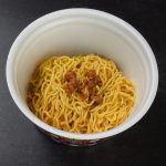 エースコック「目を閉じればあの味　いわゆるフライドチキン味まぜそば」