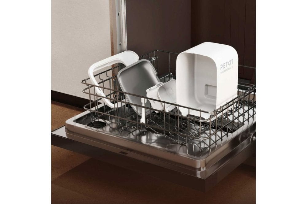 部品数を少なく設計し、耐熱温度100℃のABS樹脂（BPAフリー）を採用することで、ポンプ・電気部品を外すことで、熱水での洗浄や食洗器に対応