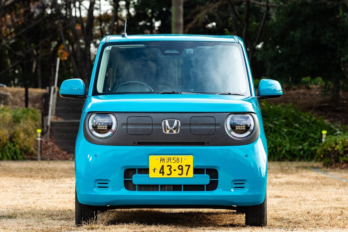 ボンネット&前フェンダー完全新作でよく見るとスクエア顔まで「e:」専用!