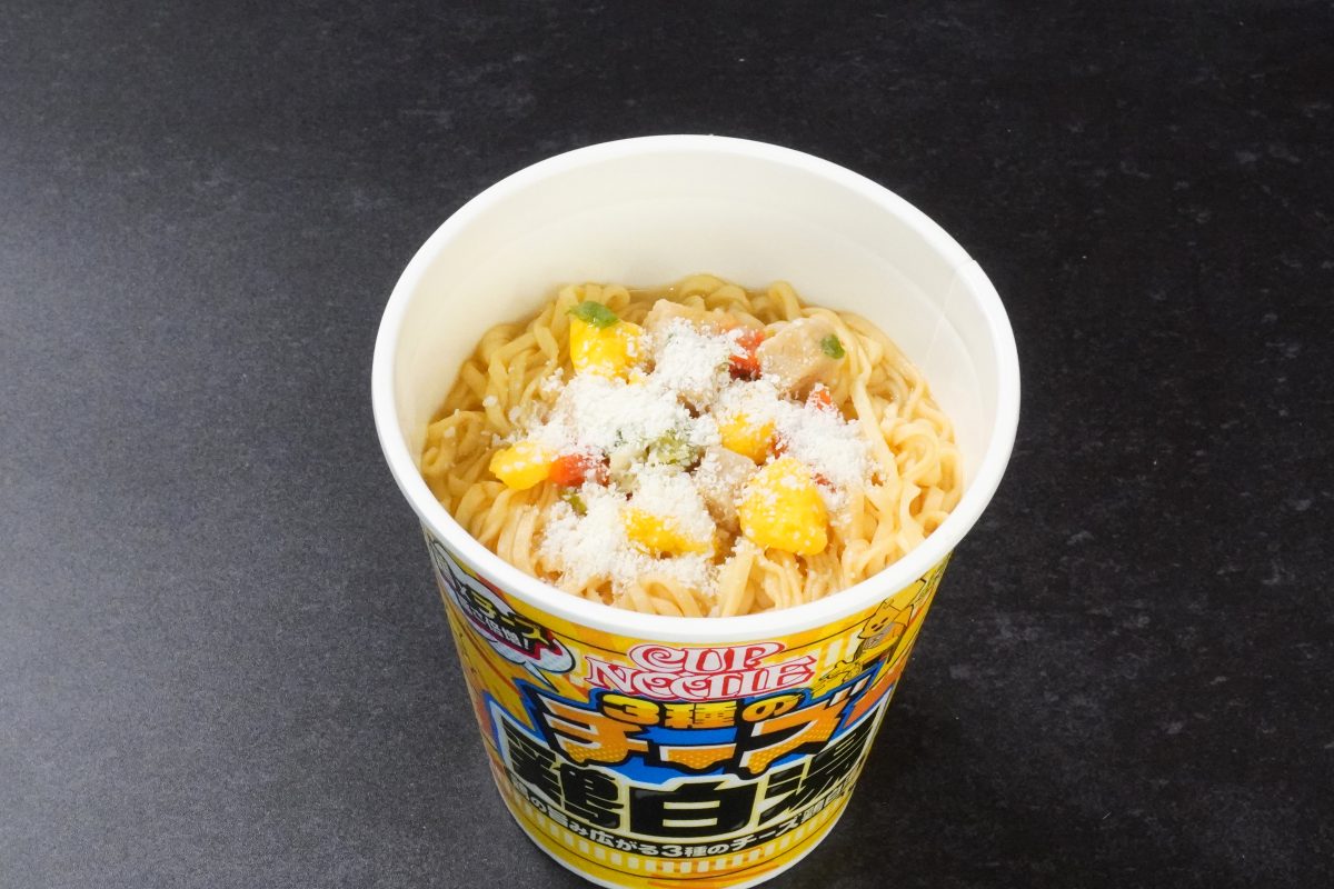 日清食品「カップヌードル 3種のチーズ鶏白湯」