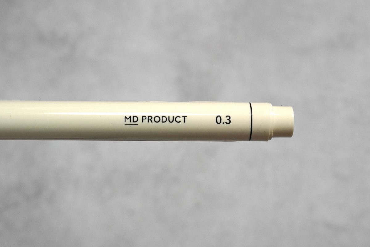 MDドローイングペンの太さは軸の横に印字されていてわかりやすい