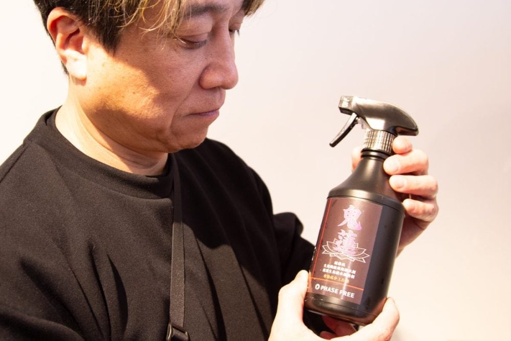 かくいう筆者もアウトドア好きなだけでなく、仕事柄、外での長時間撮影が多いので雨には敏感で、日頃から防水・撥水ガジェットの新商品があるとチェックは怠らないタイプです