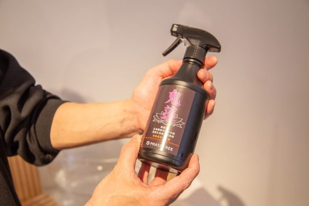 アウトドア好きな方は、けっこう防水・撥水スプレーなどを愛用している人が多いんじゃないでしょうか