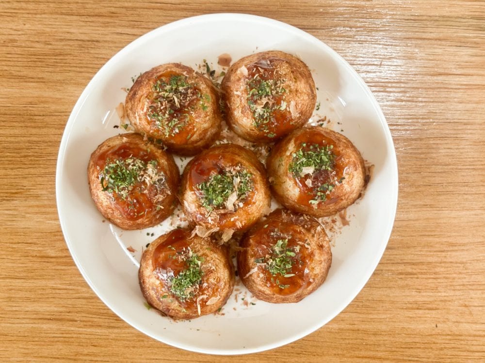 ロピアたこ焼きは完成しても生地の硬さがはっきりとわかるくらい、山型形状を崩しません