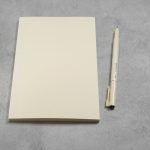 「MDノート[A5]」と「MDドローイングペン」はデザインが統一されている