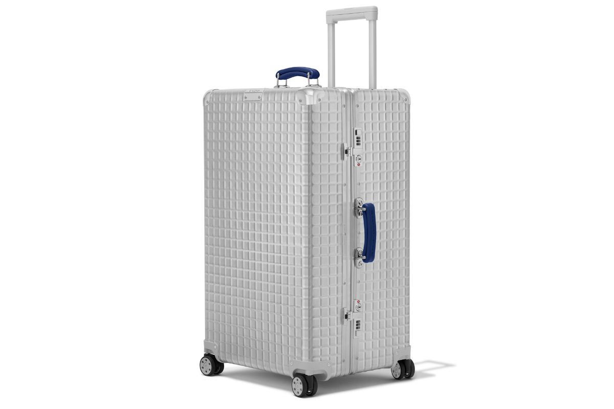 リモワ「Classic Aluminium Grid トランク」￥489,500／H75×W47×D36㎝／100ℓ／6㎏