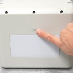 アイリスオーヤマ「小容量 ポータブル電源 IPU-A280-W」背面のLED