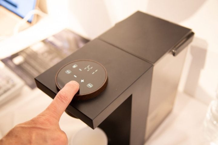 【契約不要のウォーターサーバー】ペットボトル直差しOK!待機電力ゼロ&熱湯3秒「AQLIA」のコスパがすごすぎる