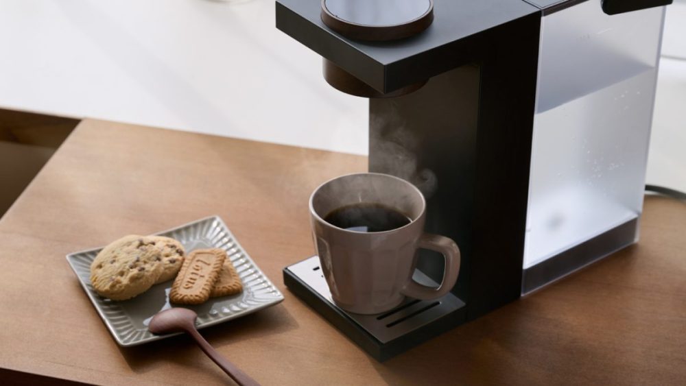 「AQLIA」には3Lのウォータータンクが備わっているのでタンクに水を注げばいいだけ