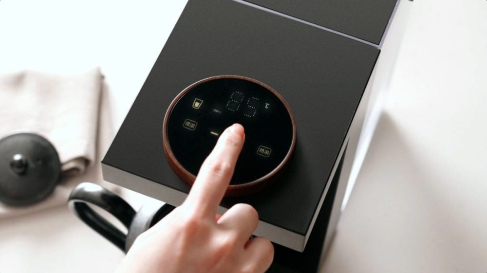 45℃〜90℃まで5℃単位で調節でき、さらに熱湯設定もできるからカップラーメンでは超熱々の熱湯、コーヒーには90℃、お茶なら80℃といった感じに、必要な温度でお湯をコントロールできる