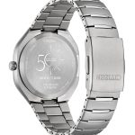 ケースとバンドは軽量で耐傷性に優れたスーパーチタニウムTM