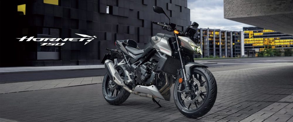 街中での実用性と郊外でのファンライドの両立を目指して開発されたネイキッドロードスポーツモデル