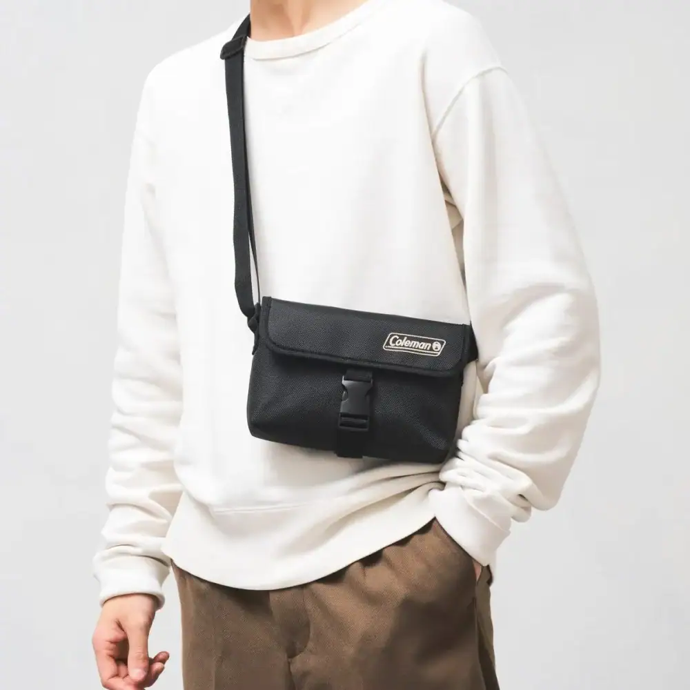 第1位　【セブン限定付録】人気No.1で完売必至!? コールマンの「お財布ショルダーバッグ」がアイデア満載で便利すぎる！街歩きバッグの決定版！