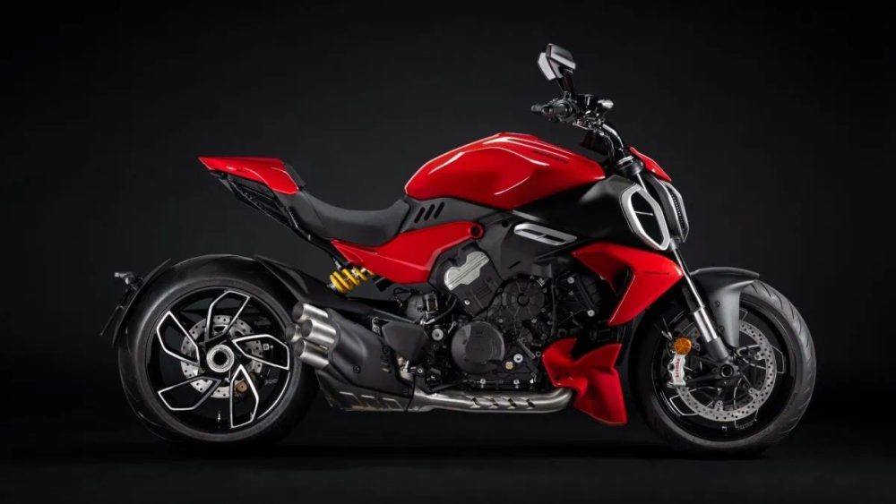 第3位　【ドゥカティ】クルーザーの皮を被った野獣!? 168馬力のV4エンジンを積んだ「Diavel V4」が刺激的すぎる