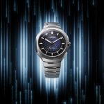 【50周年記念限定モデル】エコ‧ドライブの決定版！新作の光発電腕時計は⼀度のフル充電で何と365⽇も稼働!?