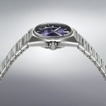 金属の塊から削り出されたようなダイナミックな形状