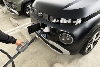 【驚異の一充電458km】284万円〜で買えるヒョンデの黒船EV「インスター」が価格破壊すぎる！『いま買いカー大賞2026・最強コスパ大賞』