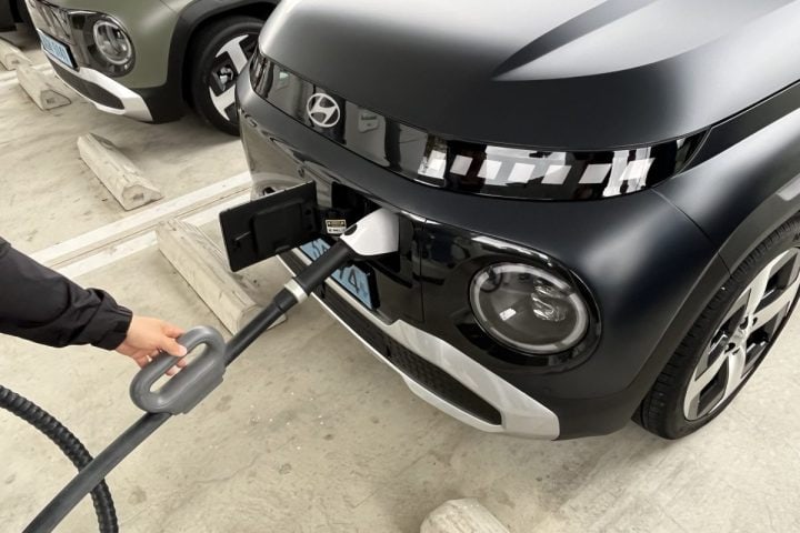 【驚異の一充電458km】284万円〜で買えるヒョンデの黒船EV「インスター」が価格破壊すぎる!『いま買いカー大賞2026・最強コスパ大賞』