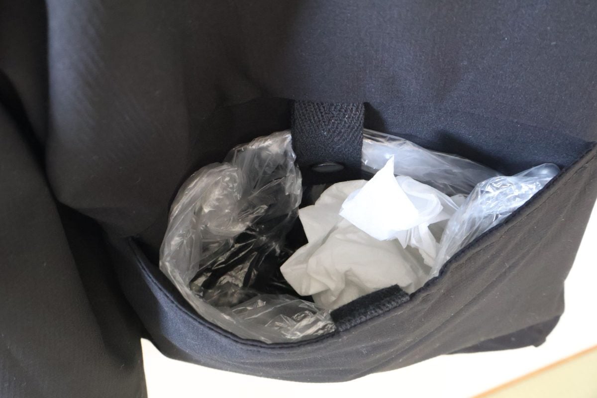 ゴミ袋をセットできるポケット