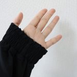 袖口はすぼまっている