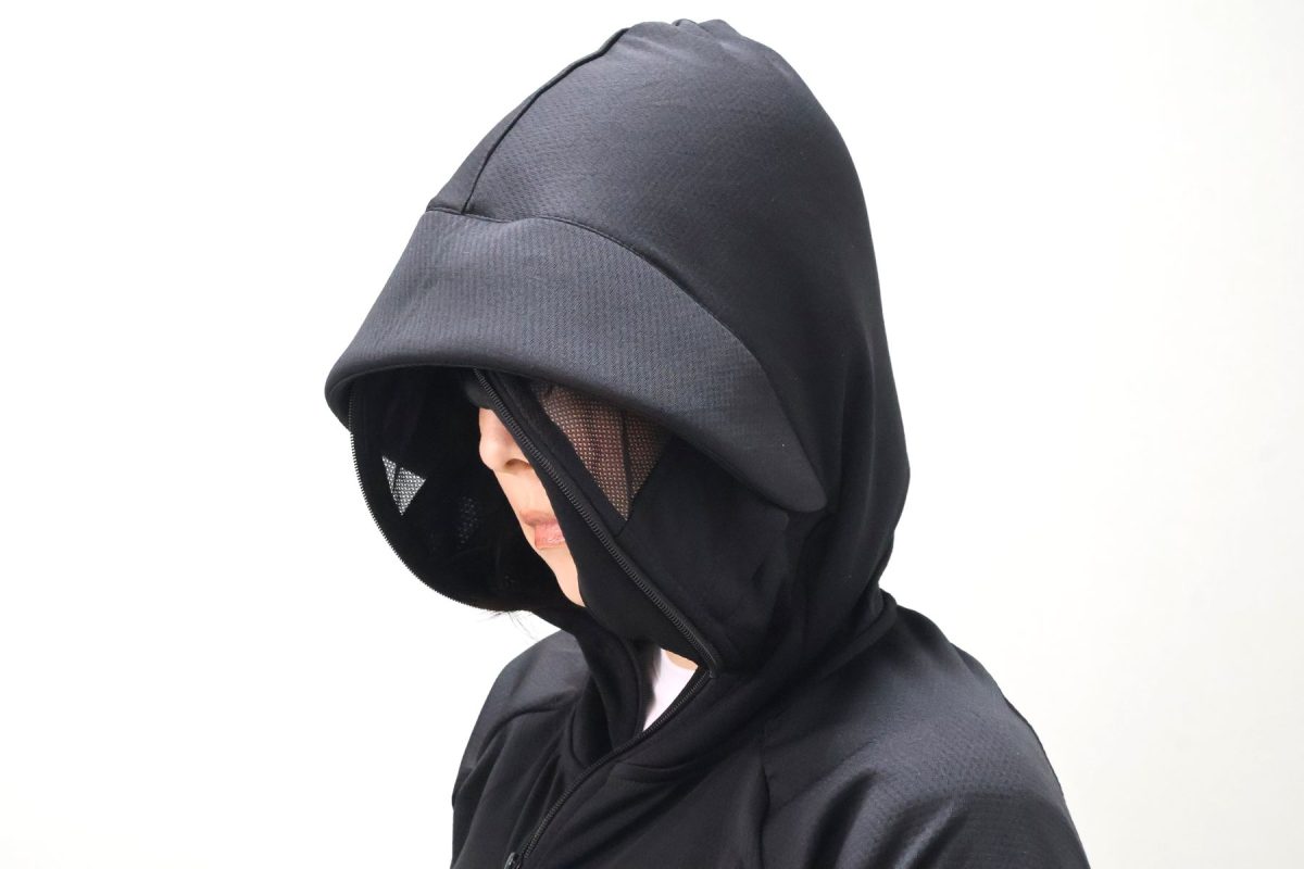 首回りまで覆えるフード