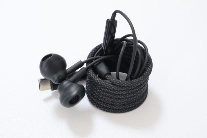 【有線派の救世主!?】ドンキの「勝手にまとまる」イヤホンは買いか?試してわかった“線びろーん”を解消させるリアルな実力