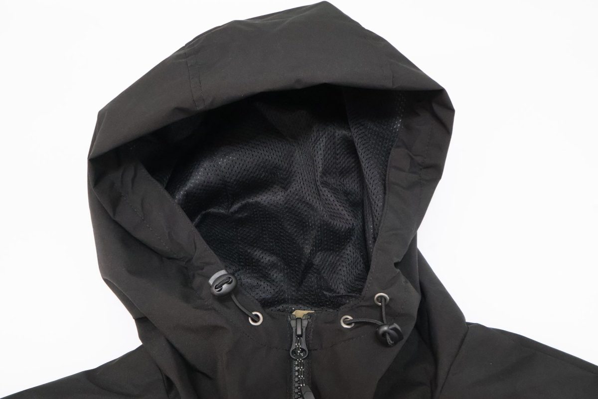 フードが深い＆首元まで覆う安心感