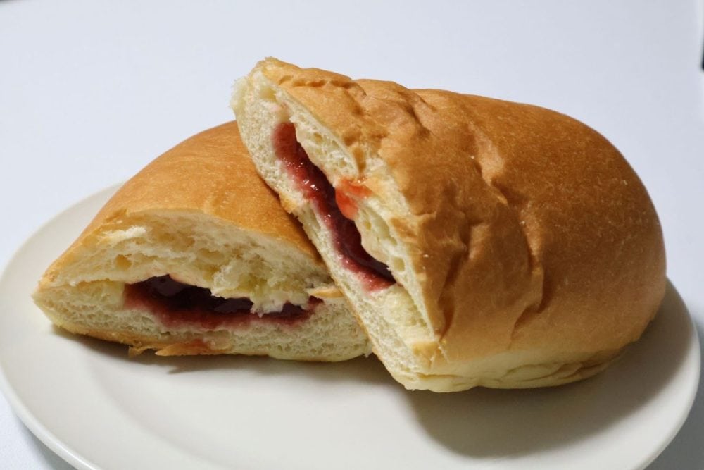 「生コッペパン(イチゴジャム＆マーガリン)」　