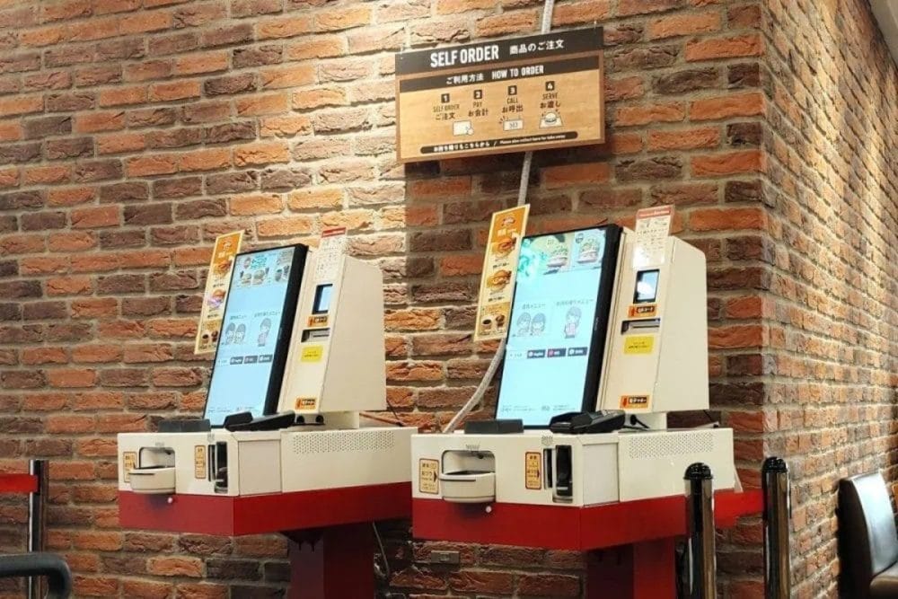 第2位 【広報直撃】さよならロッテリア…千葉ロッテ本拠地はどうなる?「ゼッテリア」の意外な由来から「新旧バーガー食べ比べ」まで徹底調査!