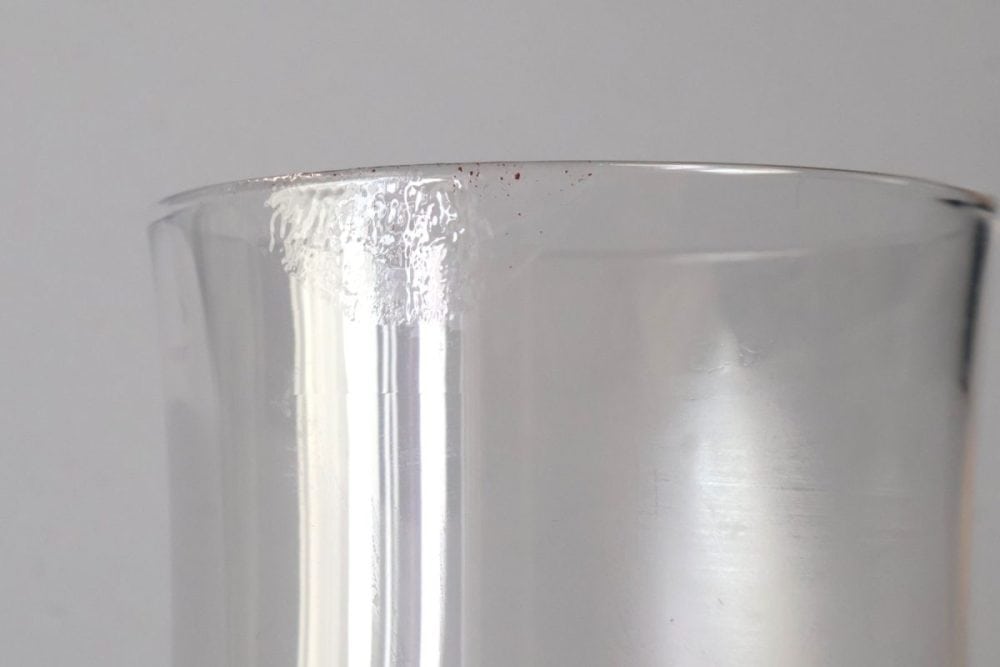 グラスにもリップの色はつかない