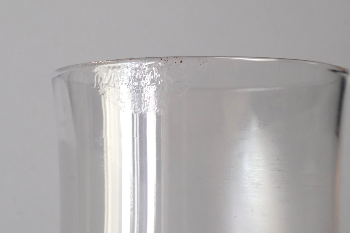 グラスにもリップの色はつかない