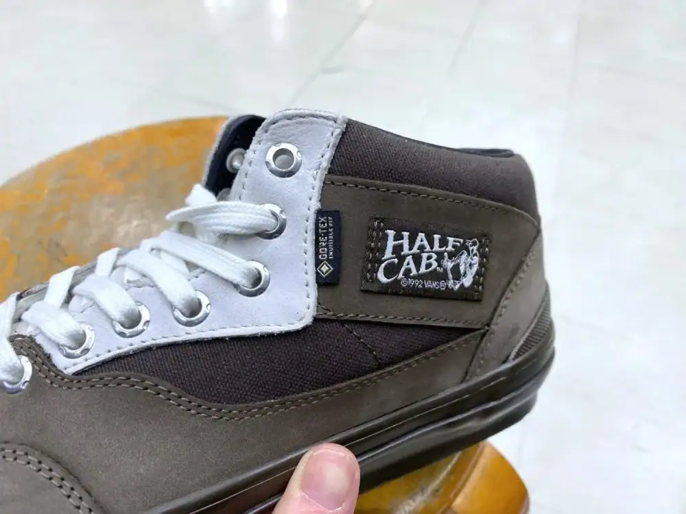 第2位　【雨の日も無敵な大人のVANS】待望のゴアテックスを搭載！プレミアムに進化した名作「ハーフキャブ」をエディターが試し履き