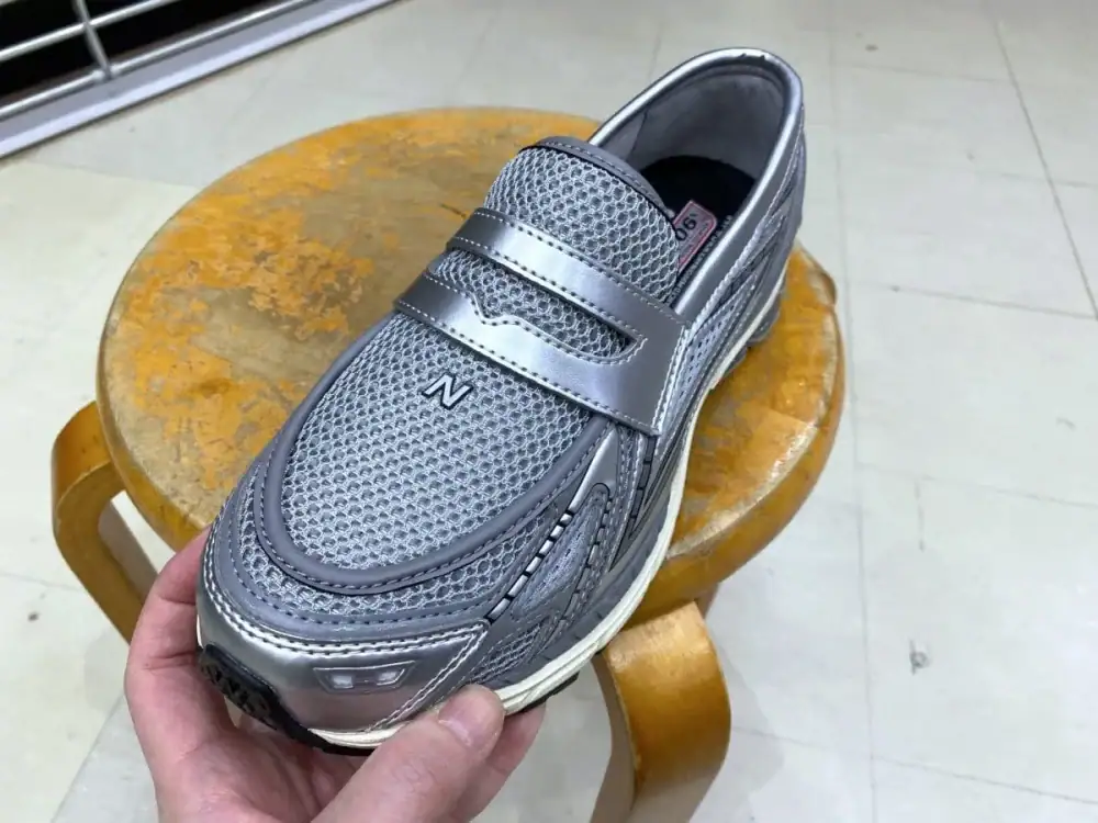 第2位 【走れるローファー!?】第3の選択肢、ニューバランスの快適すぎる異色作「1906L」をエディターが試し履き