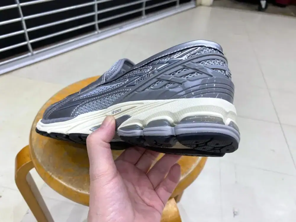 第2位 【走れるローファー!?】第3の選択肢、ニューバランスの快適すぎる異色作「1906L」をエディターが試し履き