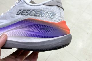 【スポーツ×ストリートの最適解】テック感でコーデが変わる。デサントの厚底ランシュー「エナザイト ライド V2」をエディターが試し履き