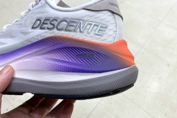 【スポーツ×ストリートの最適解】テック感でコーデが変わる。デサントの厚底ランシュー「エナザイトライドV2」をエディターが試し履き